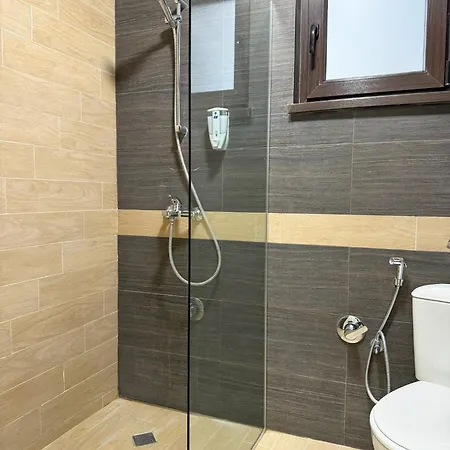 Centre Apt. With Parking For 4 Guests Daire *