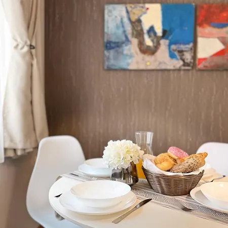 Centre Apt. With Parking For 4 Guests Daire *