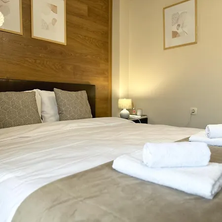 Centre Apt. With Parking For 4 Guests Daire