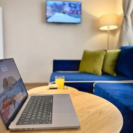 Centre Apt. With Parking For 4 Guests Daire