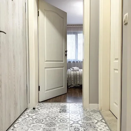 Centre Apt. With Parking For 4 Guests Daire