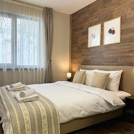 Centre Apt. With Parking For 4 Guests Daire