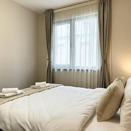 Centre Apt. With Parking For 4 Guests