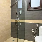 Centre Apt. With Parking For 4 Guests 公寓 *