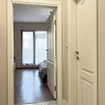 Centre Apt. With Parking For 4 Guests 公寓