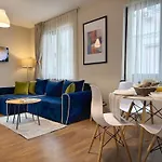 Centre Apt. With Parking For 4 Guests *