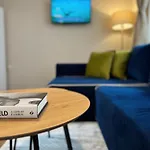 Centre Apt. With Parking For 4 Guests *