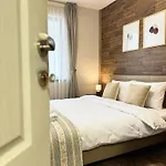 公寓 Centre Apt. With Parking For 4 Guests