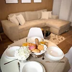 公寓 Centre Apt. With Parking For 4 Guests *