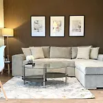 公寓 Centre Apt. With Parking For 4 Guests