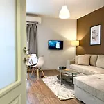 Centre Apt. With Parking For 4 Guests 公寓 *