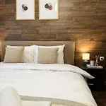 公寓 Centre Apt. With Parking For 4 Guests
