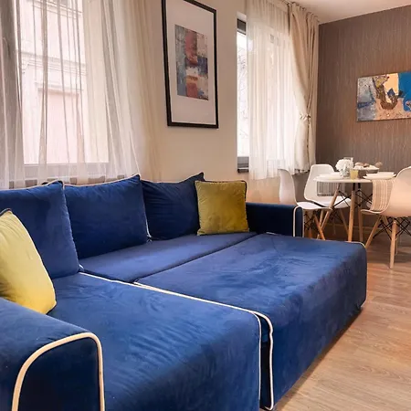 Apartment Centre Apt. With Parking For 4 Guests