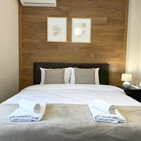 Centre Apt. With Parking For 4 Guests