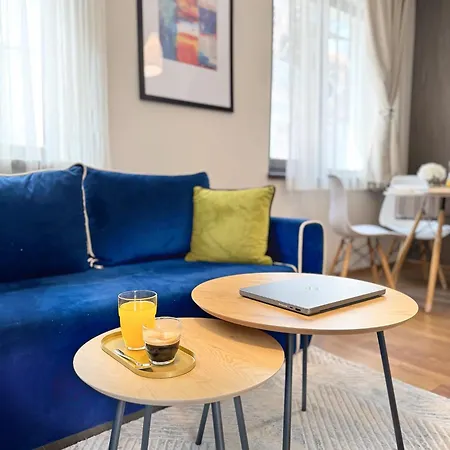 Centre Apt. With Parking For 4 Guests Apartment