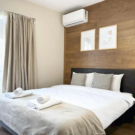 Centre Apt. With Parking For 4 Guests Appartement