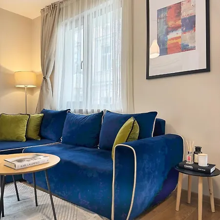Centre Apt. With Parking For 4 Guests
