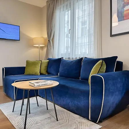 Apartment Centre Apt. With Parking For 4 Guests *