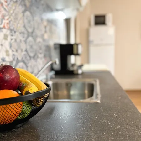 Centre Apt. With Parking For 4 Guests Apartment *