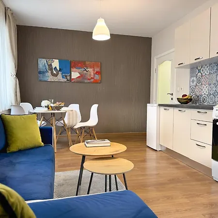 Apartment Centre Apt. With Parking For 4 Guests *