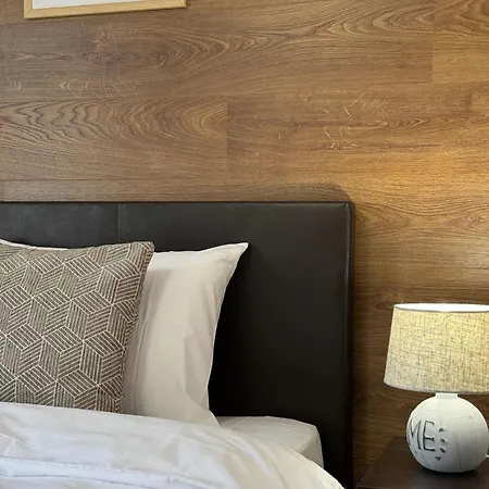 Centre Apt. With Parking For 4 Guests