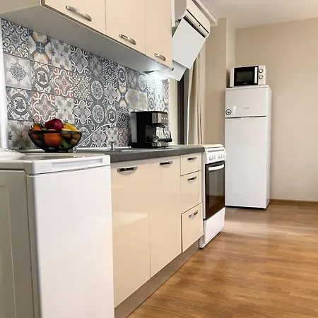 Centre Apt. With Parking For 4 Guests * Plovdiv