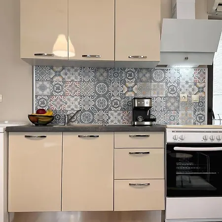 Centre Apt. With Parking For 4 Guests * Plowdiw