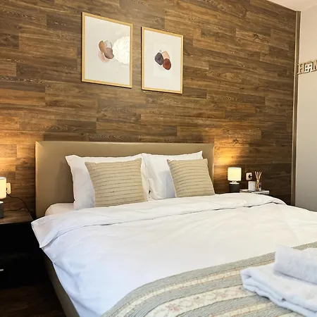 Apartment Centre Apt. With Parking For 4 Guests *