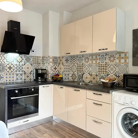 Apartment Centre Apt. With Parking For 4 Guests *