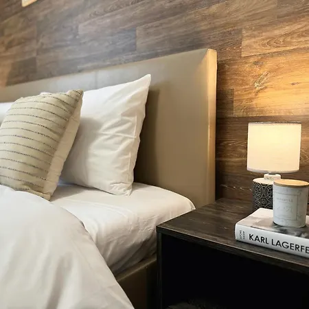 Centre Apt. With Parking For 4 Guests Apartment *