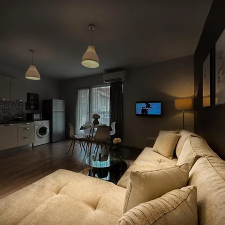 Centre Apt. With Parking For 4 Guests Płowdiw