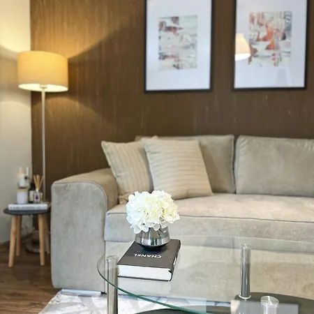 Centre Apt. With Parking For 4 Guests Plowdiw