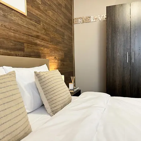 Apartment Centre Apt. With Parking For 4 Guests