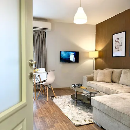 Centre Apt. With Parking For 4 Guests Apartment *