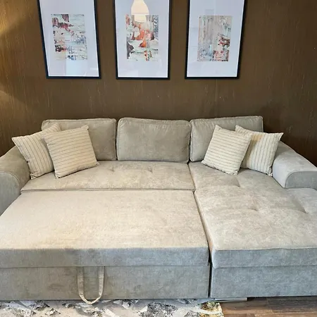 Centre Apt. With Parking For 4 Guests Plowdiw