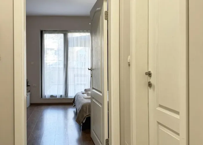 Centre Apt. With Parking For 4 Guests Apartament