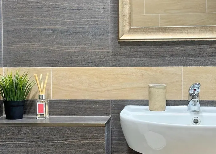 Centre Apt. With Parking For 4 Guests Apartament *