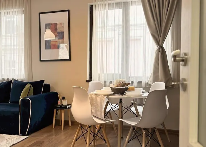 Centre Apt. With Parking For 4 Guests 公寓