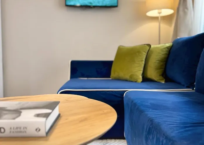 Centre Apt. With Parking For 4 Guests 公寓 *