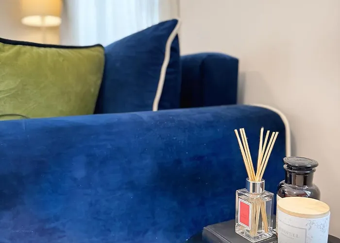 Centre Apt. With Parking For 4 Guests 公寓 *