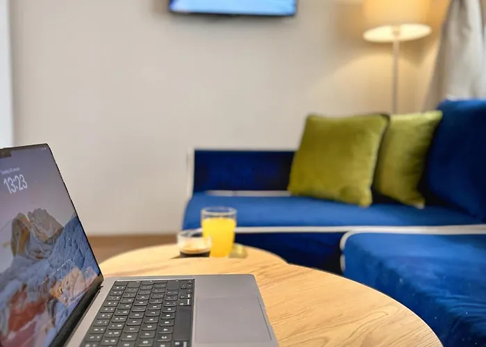 Centre Apt. With Parking For 4 Guests Apartament