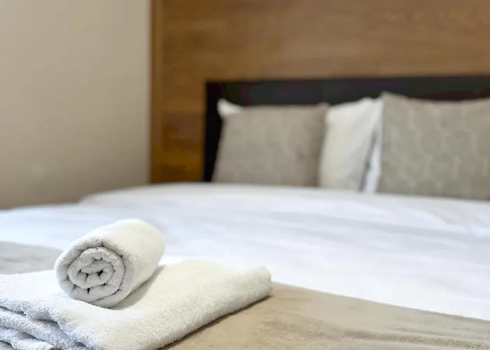 Centre Apt. With Parking For 4 Guests