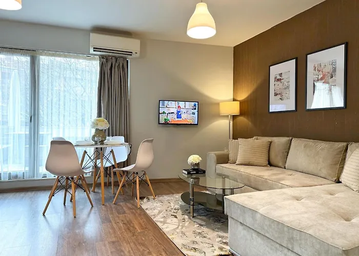 Centre Apt. With Parking For 4 Guests Płowdiw