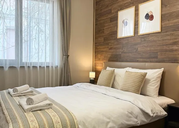 Centre Apt. With Parking For 4 Guests 公寓