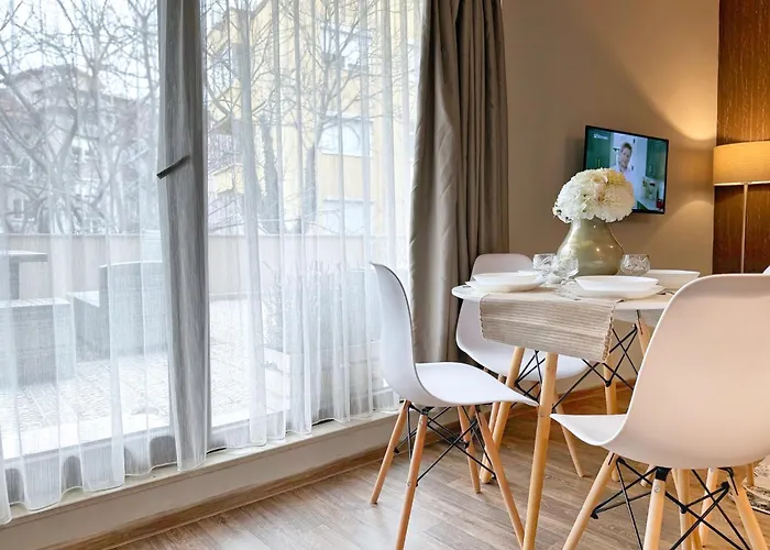 Centre Apt. With Parking For 4 Guests