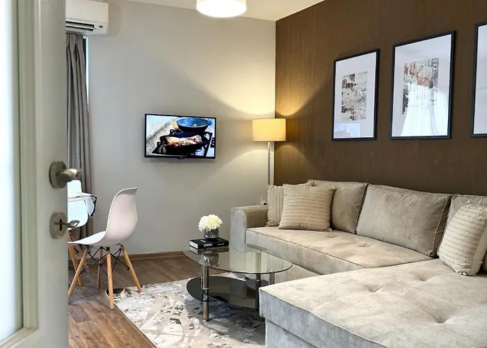 Centre Apt. With Parking For 4 Guests Płowdiw