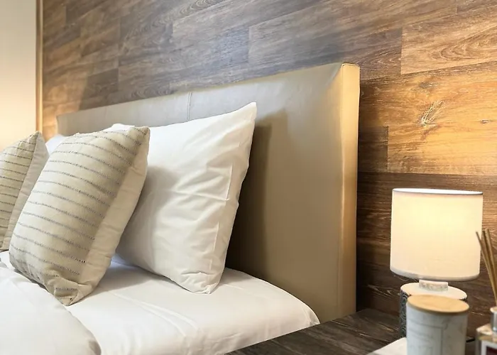 Centre Apt. With Parking For 4 Guests 公寓