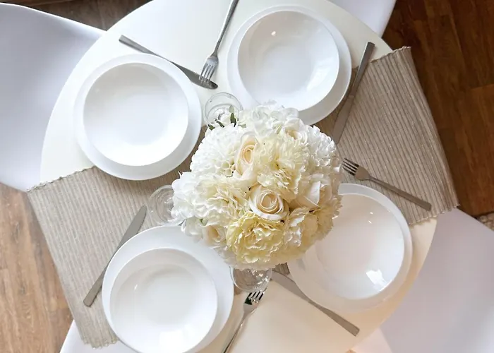 Centre Apt. With Parking For 4 Guests